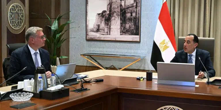 10 شركات تتبع قطاع البترول تبدأ إجراءات «القيد المؤقت» بالبورصة 10 شركات تتبع قطاع البترول تبدأ إجراءات «القيد المؤقت» بالبورصة