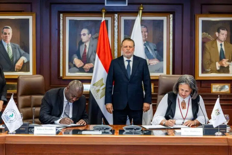 البنك المركزي يوقع مذكرة تفاهم لتعزيز التعاون مع مفوضية الكوميسا للمنافسة البنك المركزي يوقع مذكرة تفاهم لتعزيز التعاون مع مفوضية الكوميسا للمنافسة