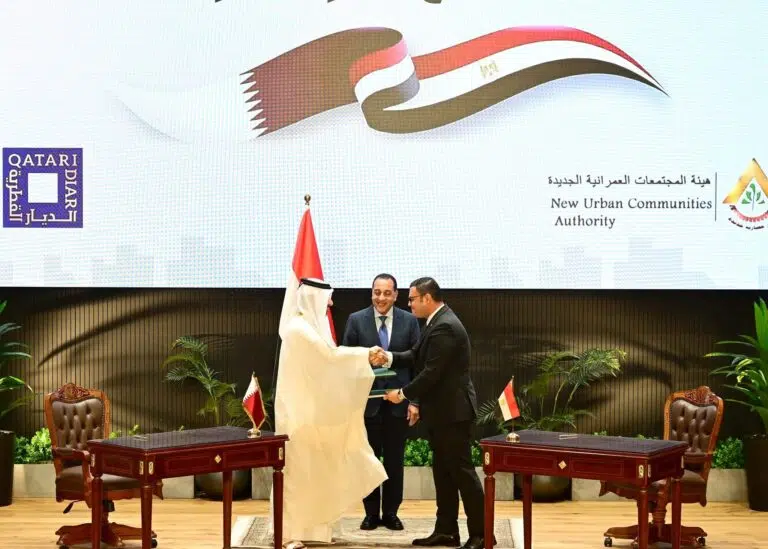 صور.. توقيع صفقة تطوير منطقة "علم الروم" بمطروح باستثمارات 29.7 مليار دولار