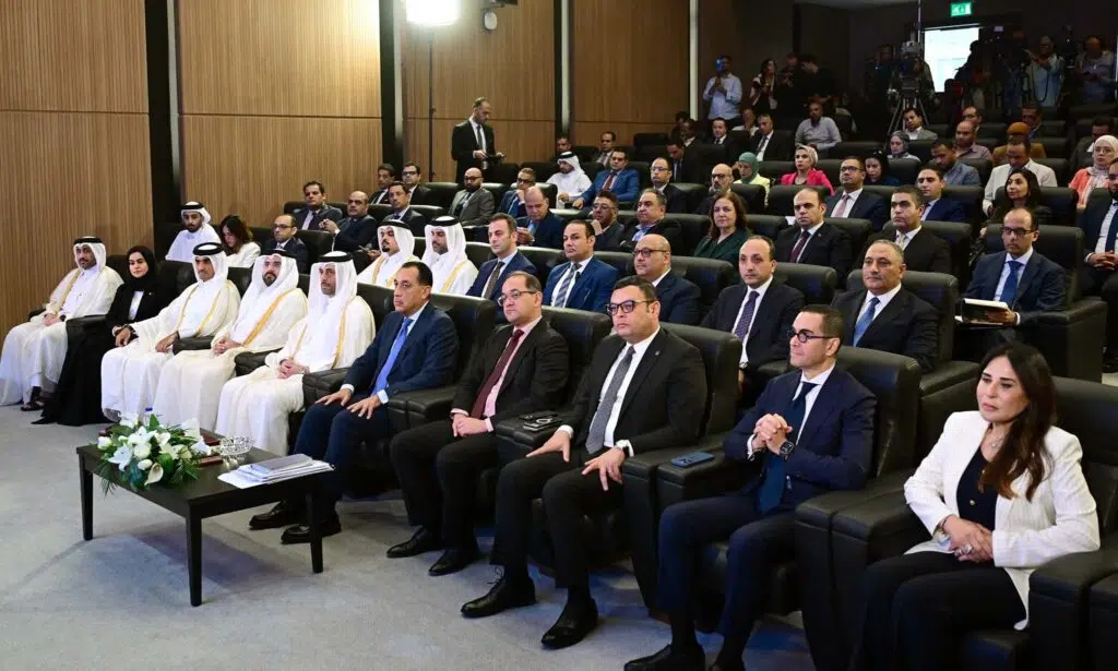 صور.. توقيع صفقة تطوير منطقة "علم الروم" بمطروح باستثمارات 29.7 مليار دولار