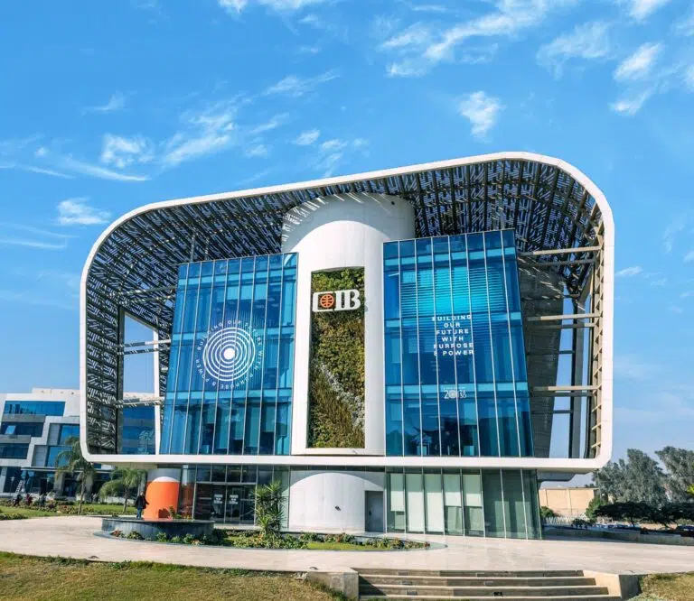 منصة «بالعربي بيزنس» تشيد بدعم بنك CIB لملتقى القادة