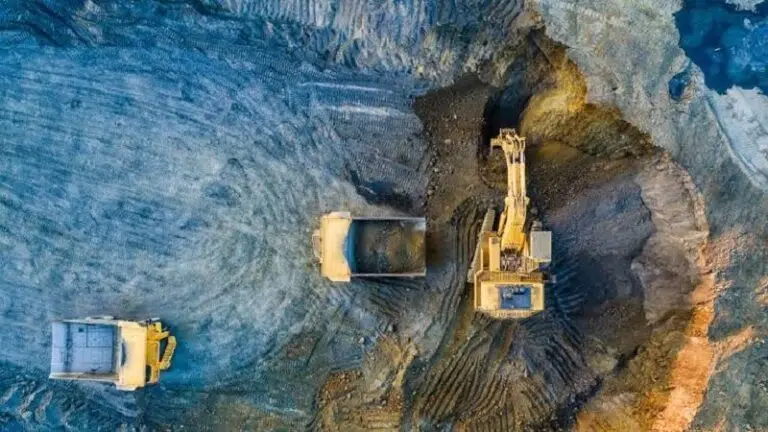 مجلس الوزراء يوافق على التعاقد لإجراء مسح جوي للمناطق الواعدة بالمعادن