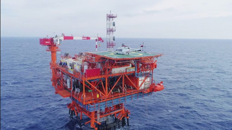 الحفار القاهر 2 يبدأ حفر بئر جديدة لـ«إيني» الايطالية قبالة سواحل بورسعيد